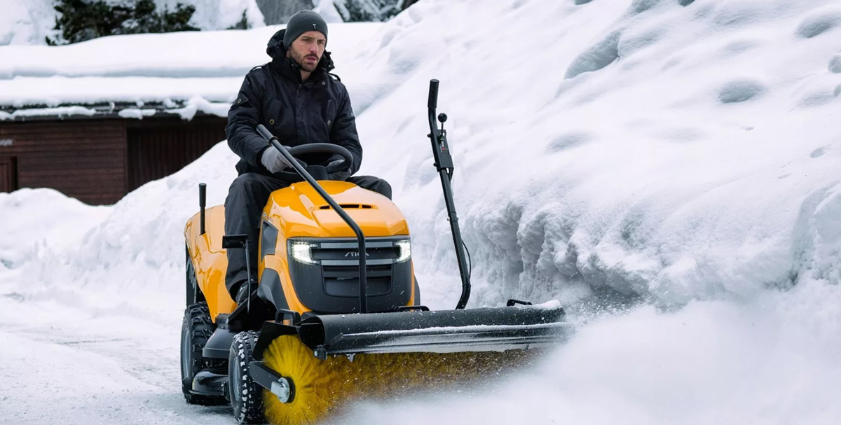 Минитракторы и тракторы для уборки снега
